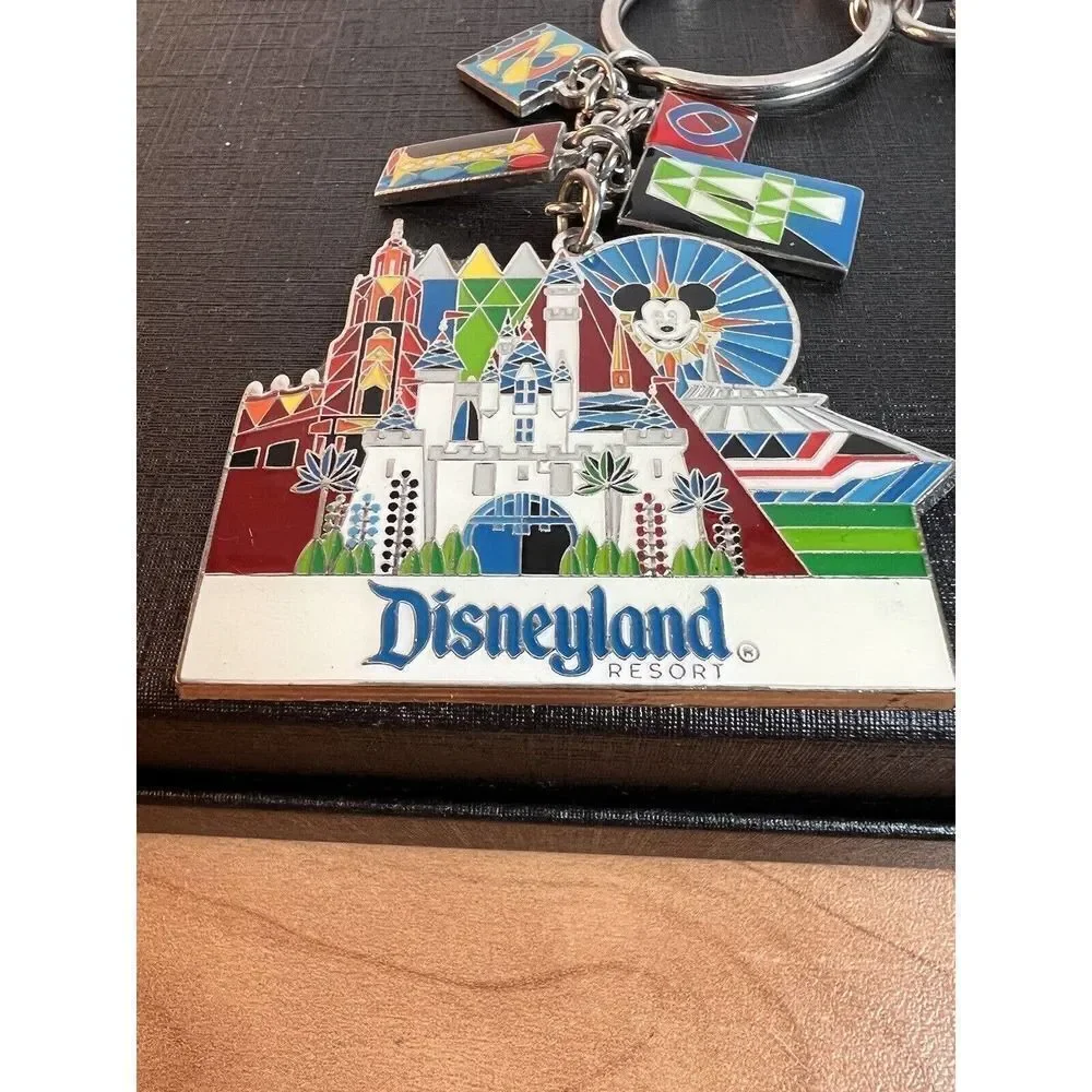 Disneyland Keychain 2014 - Picture 2 of 6